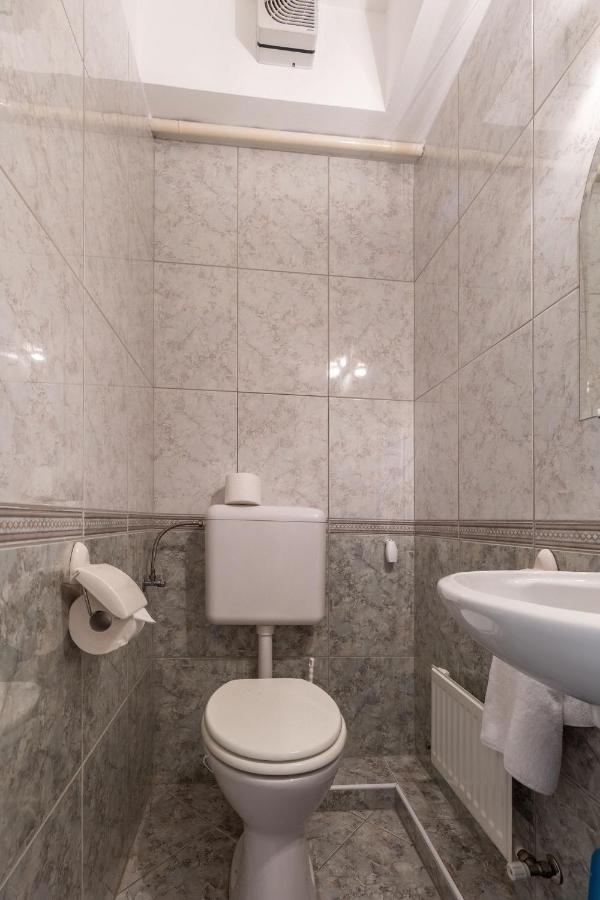 דירות שיופוק Kek Hullam Apartman By Bltn מראה חיצוני תמונה
